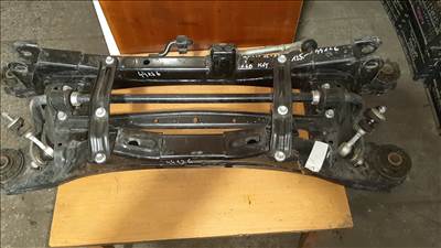 Toyota Auris hátsó bölcső 1.6 benzin