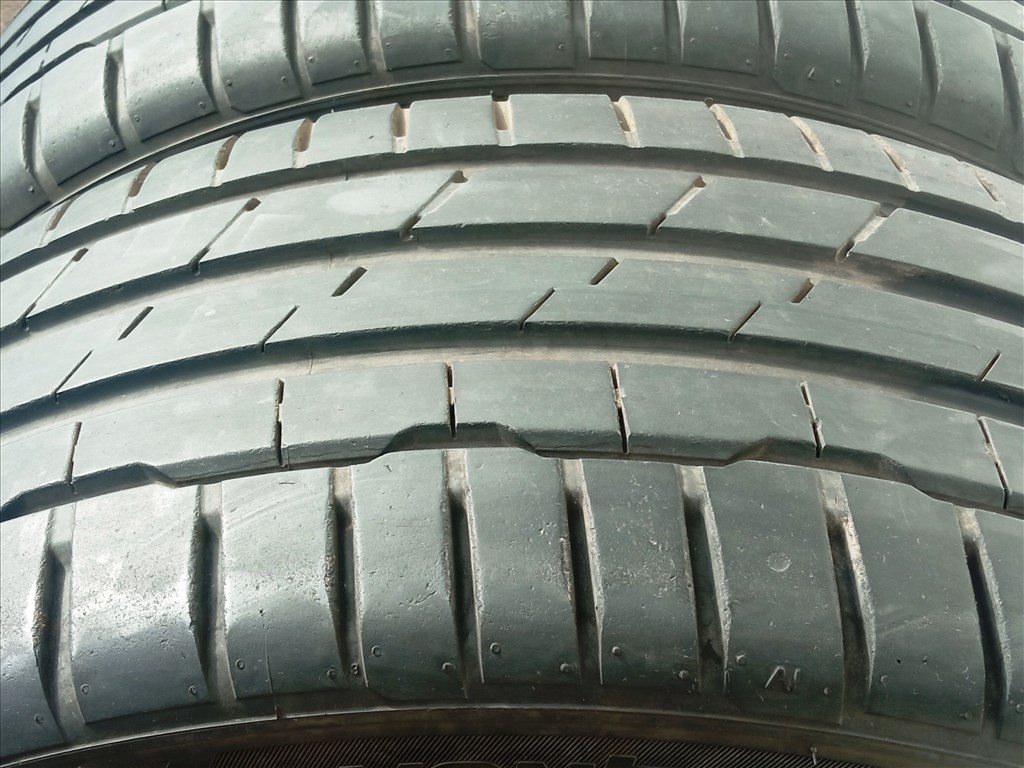  225/4517" újszerű Hankook nyári gumi gumi 1. kép