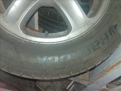  15" használt alufelni, rajta 195/65 újszerű Hankook nyári gumi gumi 