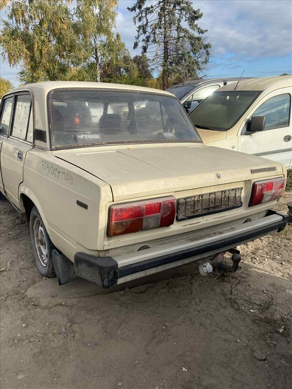 Lada 2105 1300 bontott alkatrészei 2. kép