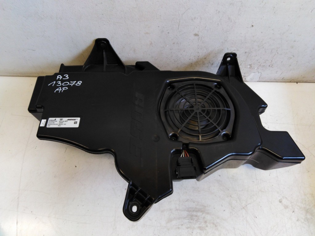 Audi A3 3 ajtós (8P) jobb hátsó hangszóró csomagtérbe 8P3035382A 1. kép