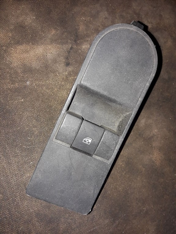 Opel Astra H Jobb Elsõ Ablakemelõ Kapcsoló 13228709 1. kép