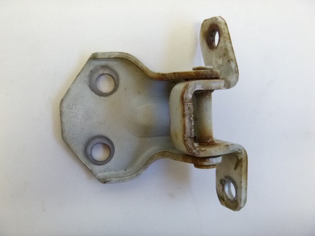 Mazda B 2500 jobb elsõ alsó ajtó zsanér 1. kép