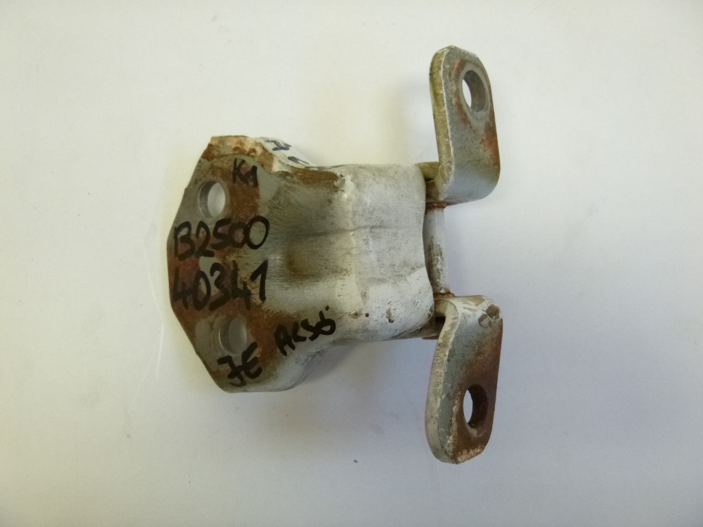 Mazda B 2500 jobb elsõ alsó ajtó zsanér 2. kép