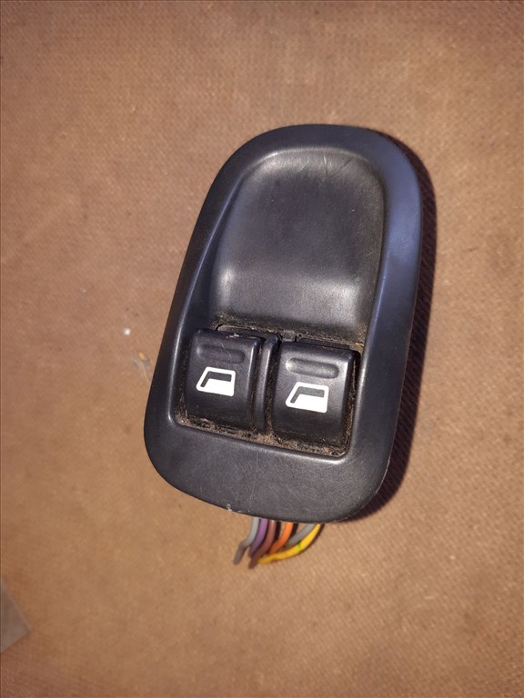 Peugeot 206 Bal Elsõ Ablakemelõ Kapcsoló 1. kép