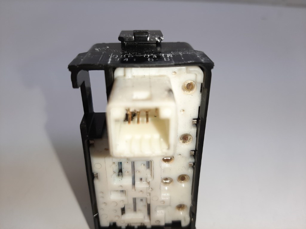 Toyota Auris (E180) jobb elsõ ablakemelõ kapcsoló 84810-02140 3. kép