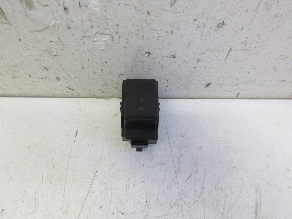 Toyota Corolla verso (AR10) jobb elsõ ablakemelõ kapcsoló 848100F010 1. kép