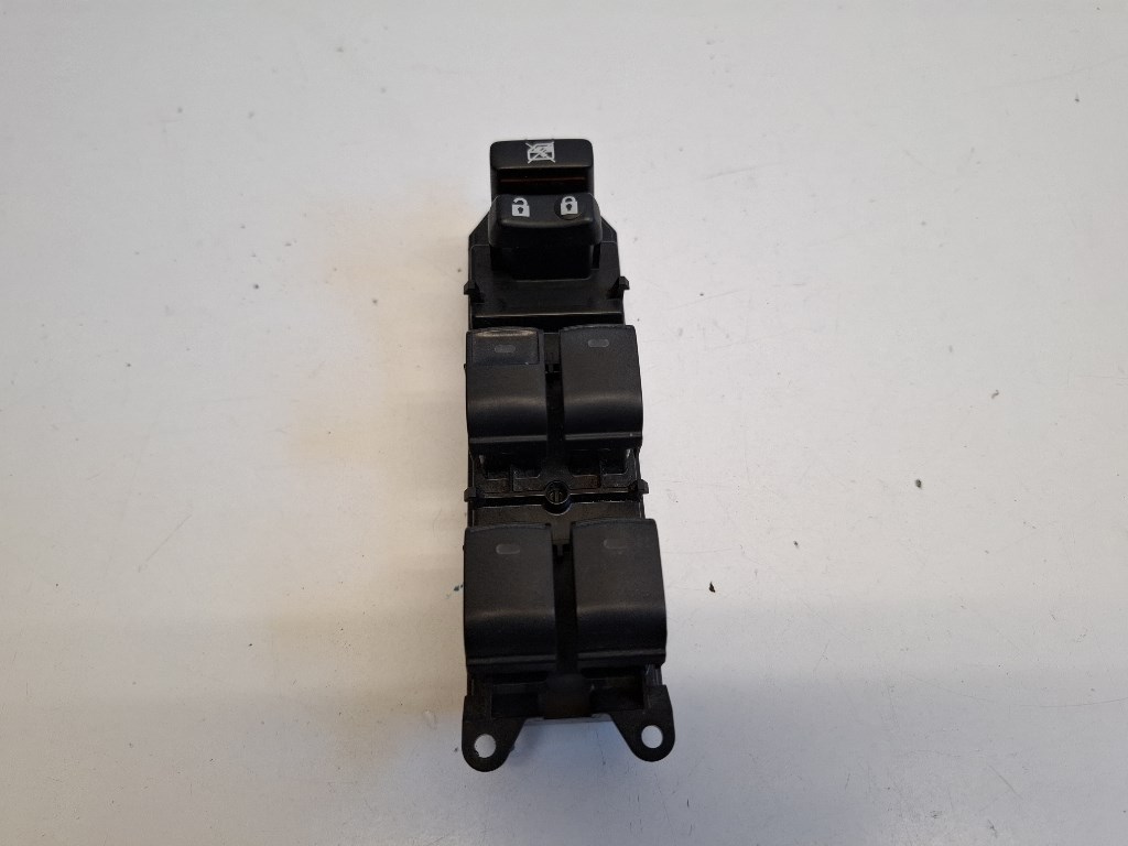 Toyota prius (XW30) bal elsõ ablakemelõ kapcsoló 1. kép