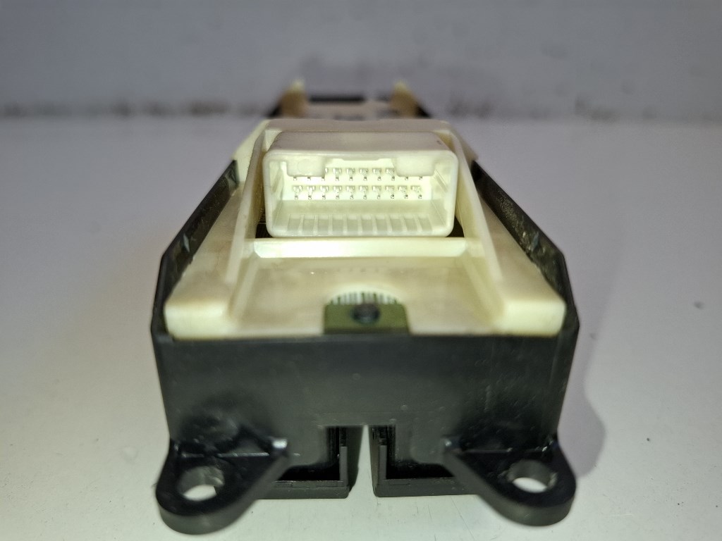 Toyota prius (XW30) bal elsõ ablakemelõ kapcsoló 3. kép