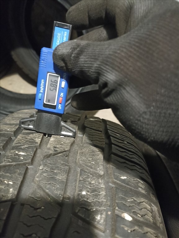  215/6016" használt Continental téli gumi gumi 4. kép