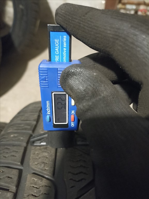  215/6016" használt Continental téli gumi gumi 6. kép