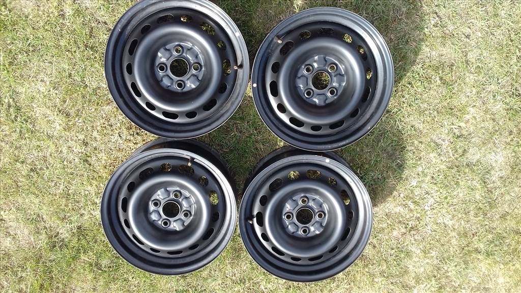  4x100 lyukosztású 6J 15" használt (gyári felni) lemezfelni Mazda 2 Toyota Hyundai i20 1. kép