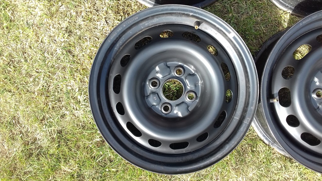  4x100 lyukosztású 6J 15" használt (gyári felni) lemezfelni Mazda 2 Toyota Hyundai i20 2. kép