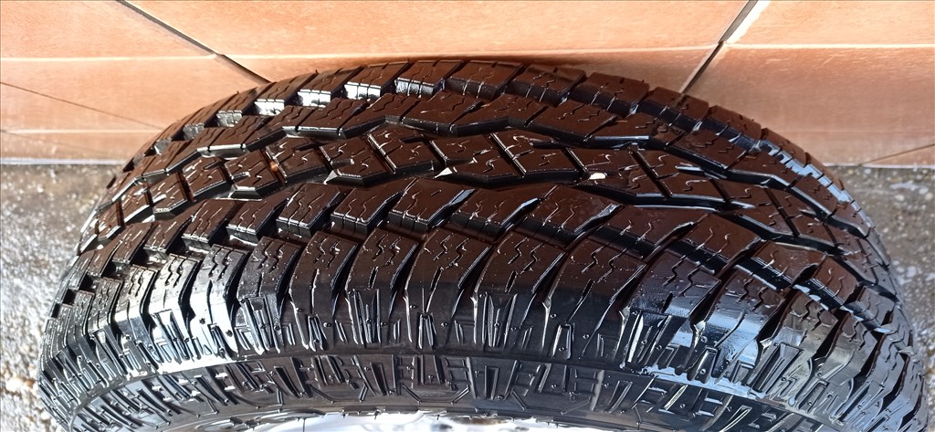 SUZUKI VITARA 15" ALUFELNI 5X139,7 NÉGY ÉVSZAKOS 215/80R15 GUMIVAL OLCSÒN!!! 2. kép