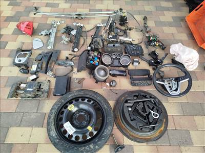 Opel Meriva bontott alkatrészei