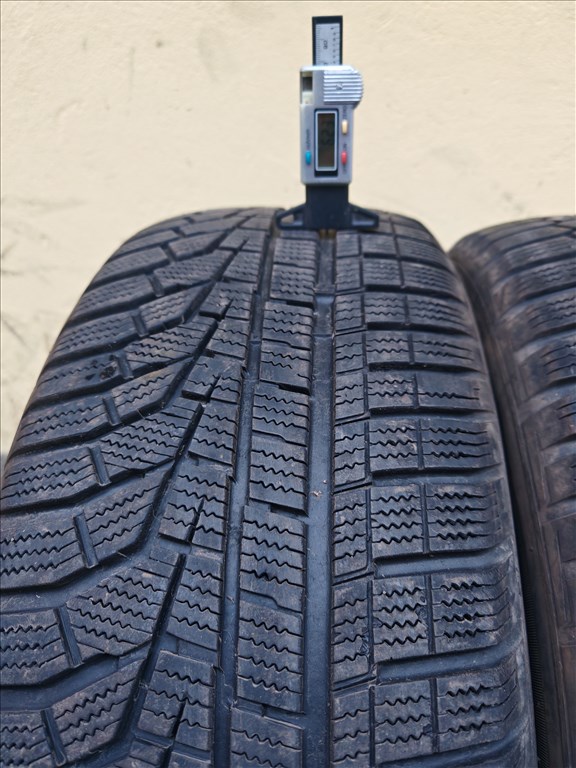  235/6018" újszerű Hankook téli gumi gumi 1. kép