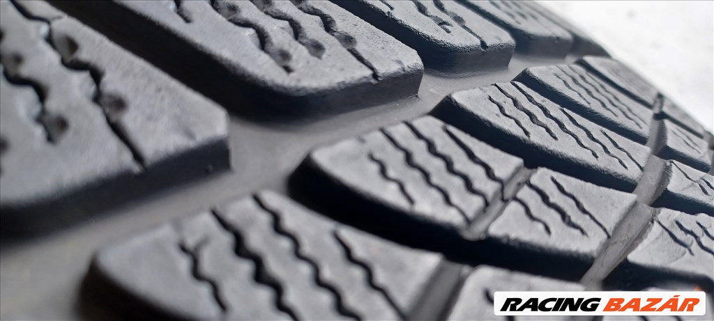 Defekttűrő Dunlop Spwintersport 4D 225/50 R17 téli gumik 4db 2. kép