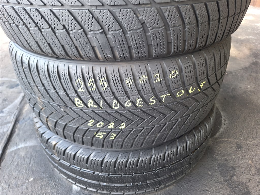  255/40/20"  Bridgestone téli gumi  1. kép