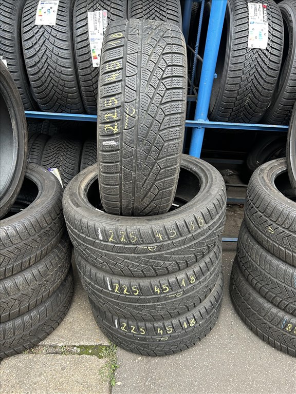 4db 225/45×18″ Pirelli téli gumiabroncs. (3751742) 1. kép