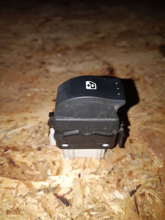 Renault Clio II Ablakemelõ Kapcsoló 1. kép