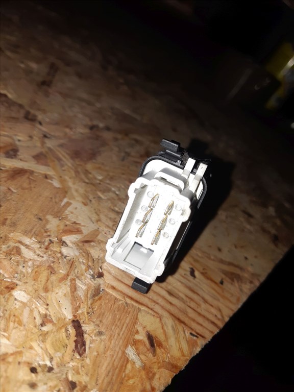 Renault Clio II Ablakemelõ Kapcsoló 2. kép