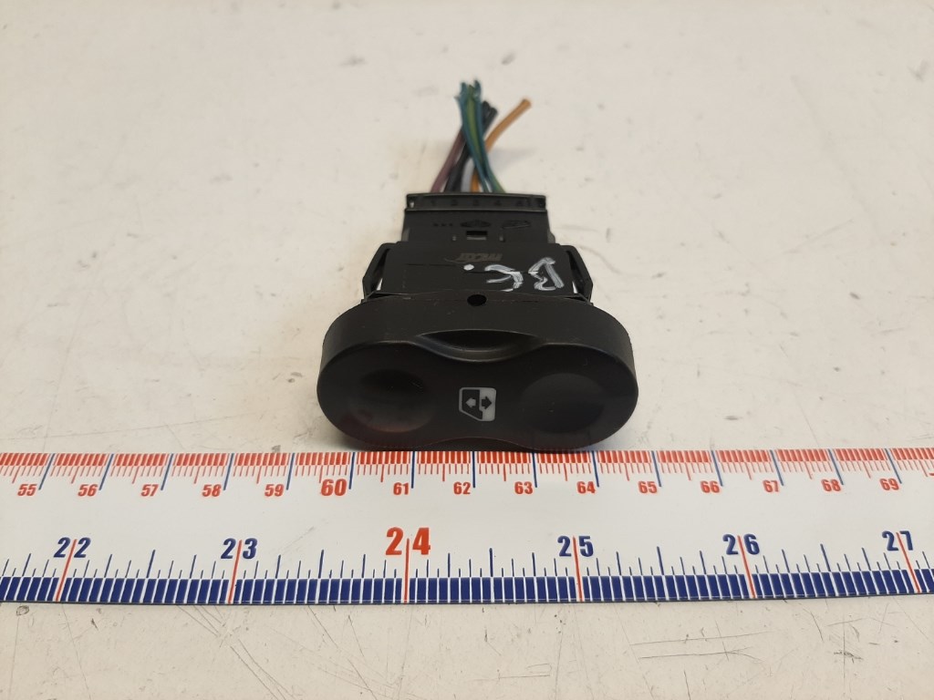 Dacia Sandero (BS) bal elsõ ablakemelõ kapcsoló 1. kép