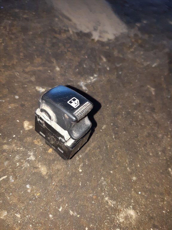 Kia Sorento Jobb Hátsó Ablakemelõ Kapcsoló 1. kép