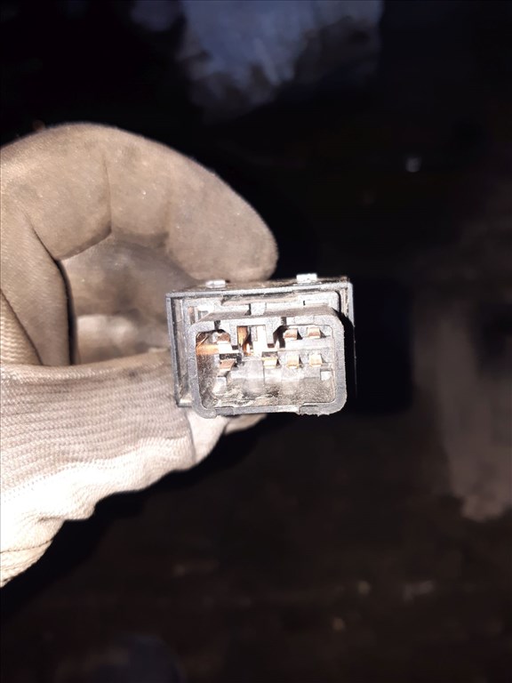 Kia Sorento Jobb Hátsó Ablakemelõ Kapcsoló 3. kép