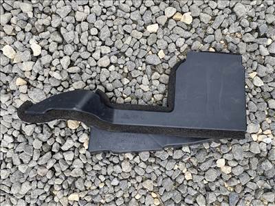 Toyota Auris (E180) hűtő takaró  165950t030