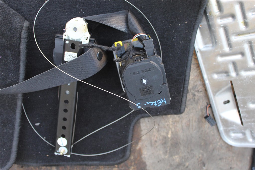 Mercedes S 320 W220 első biztonsági öv 1. kép