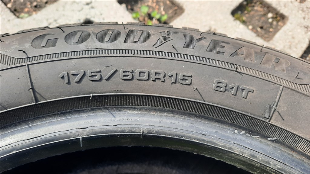  175/60 R15 Goodayear Téli gumii 6. kép