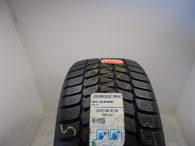 Bridgestone LM-25V 255/40 R18  1. kép