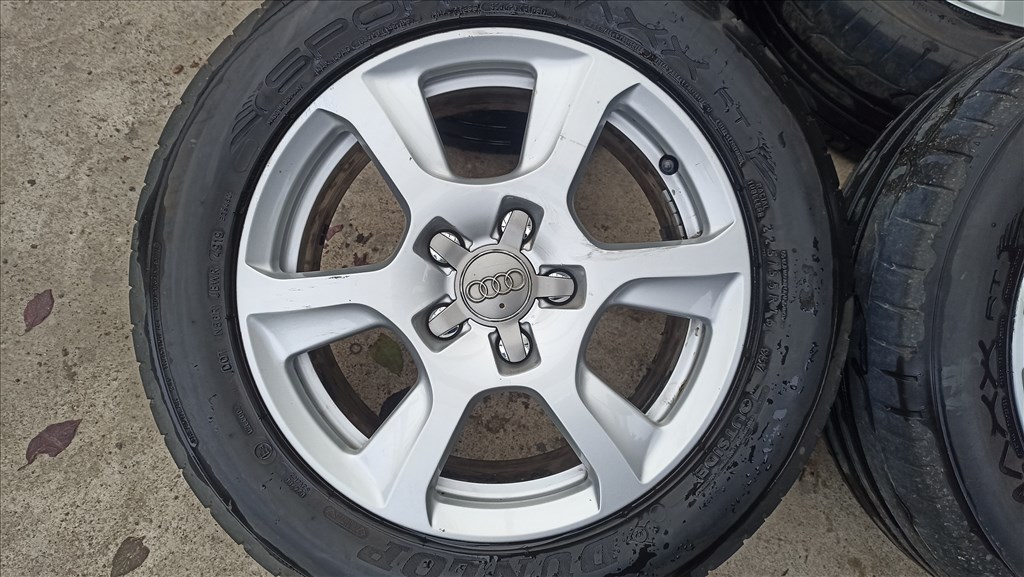  5x112 r 16" (gyári felni) magnézium felni, rajta kopott gumi  3. kép