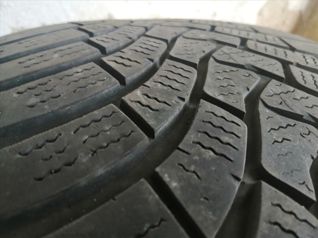  4db 255/4020" használt Falken téli gumi 255/40R20 20 255/40 R20 Audi A6 Q5 Q7 Tesla 18. kép