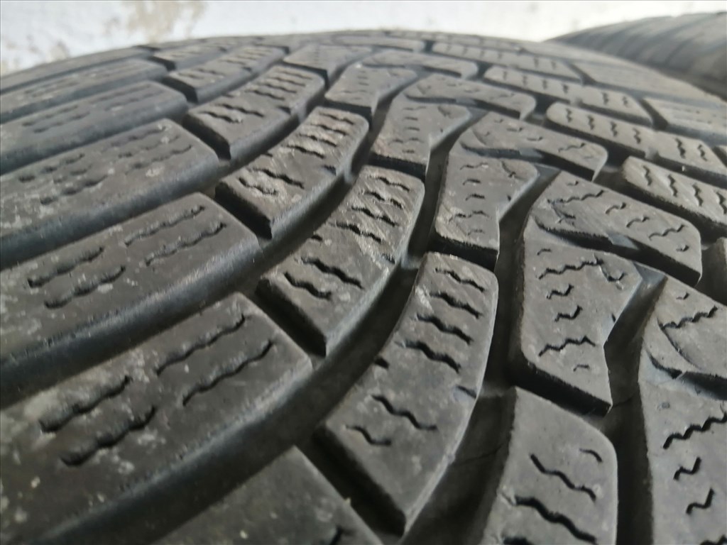  4db 255/4020" használt Falken téli gumi 255/40R20 20 255/40 R20 Audi A6 Q5 Q7 Tesla 19. kép