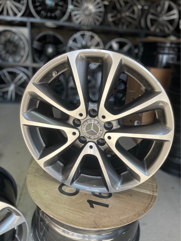 Mercedes W213 gyári 18” alufelni 1. kép