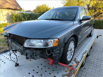Volvo S60 D5 2006 bontott alkatrészei