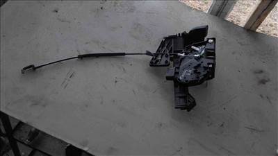 Ford Focus II Jobb Hátsó Ajtó Zárszerkezet  Központizár Motor