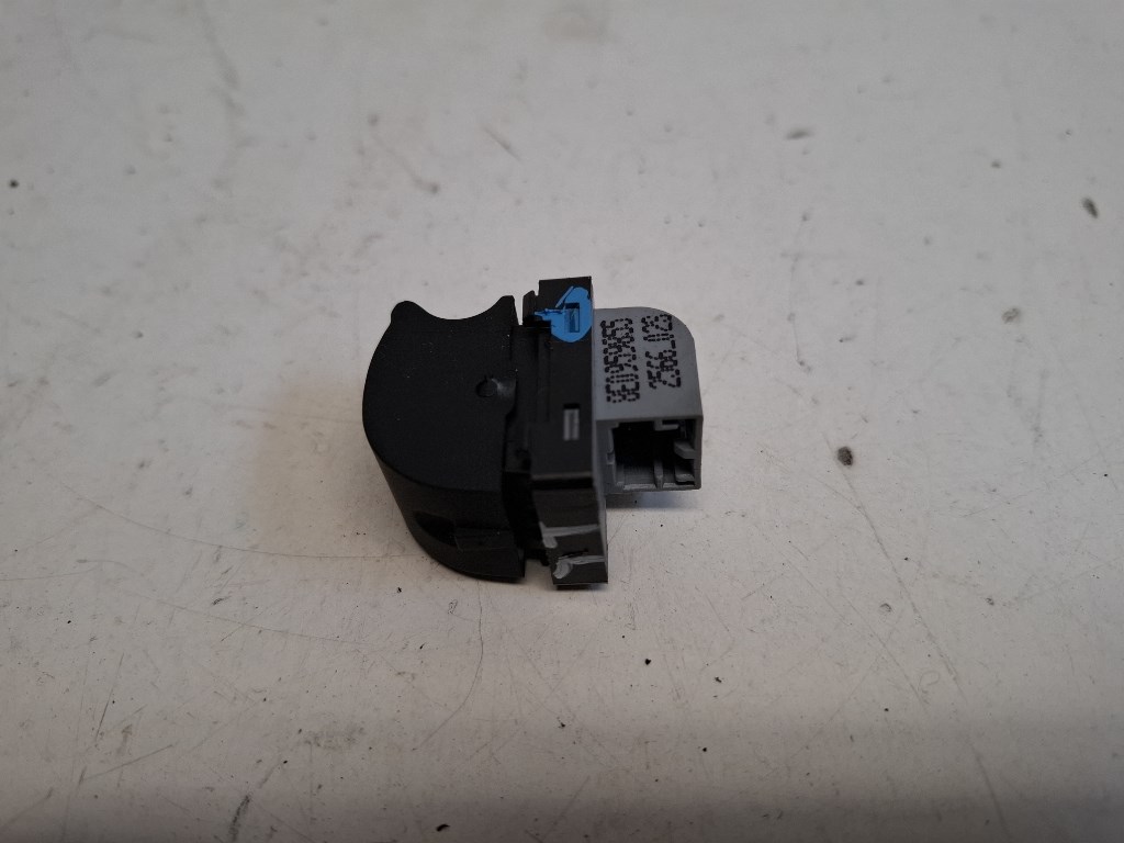 Audi TT (8J) jobb elsõ ablakemelõ kapcsoló 8E0959855 2. kép