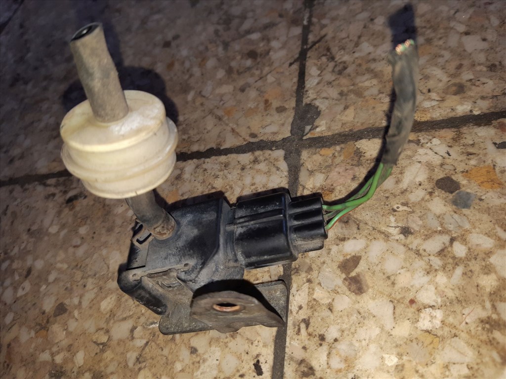 Suzuki Swift II 92-03 Map Szenzor 18590-60E00 2. kép