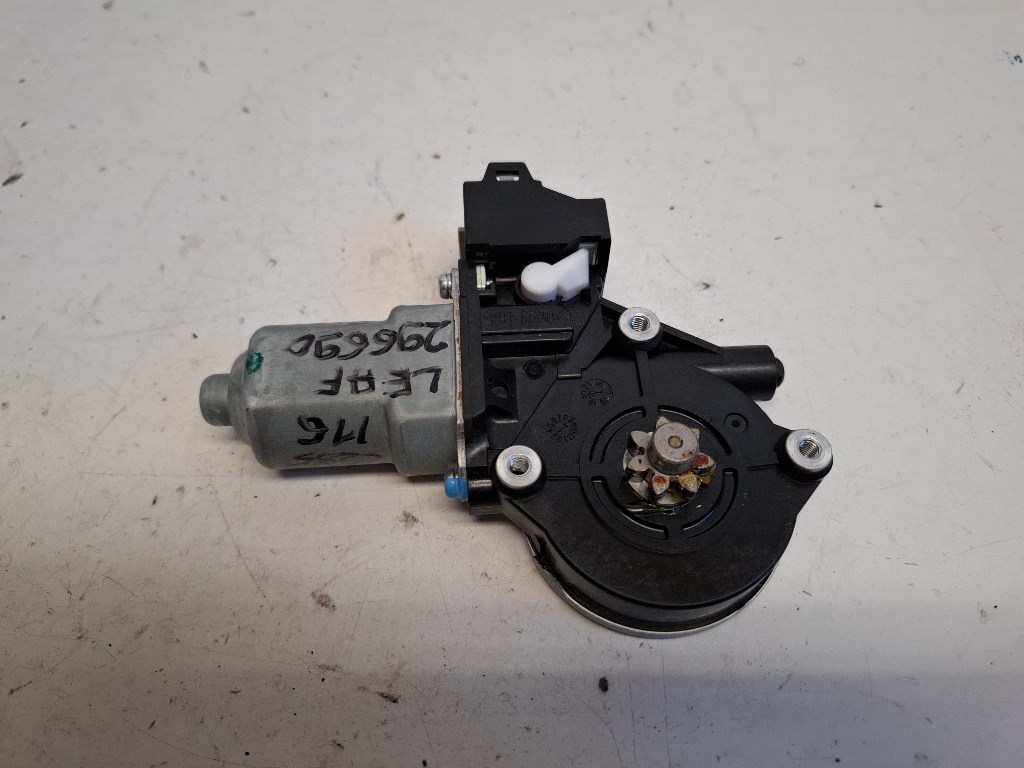 Nissan Leaf (ZE1) bal hátsó ablakemelõ motor 82730CV01C 1. kép