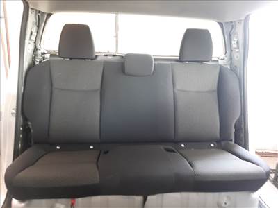 Nissan Navara hátsó ülés
