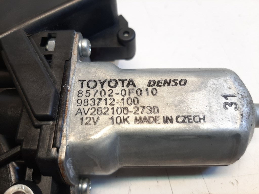 Toyota Yaris (XP90) bal elsõ ablakemelõ motor 857020F010 983712100 3. kép