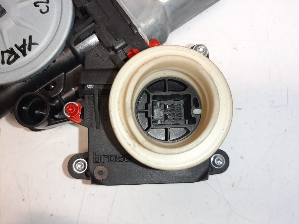 Toyota Yaris (XP90) bal elsõ ablakemelõ motor 857020F010 983712100 5. kép