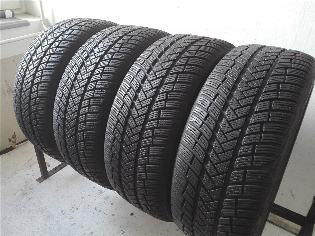 235/45R18 Vredestein téli gumi garnitúra 235/45 r18 1. kép