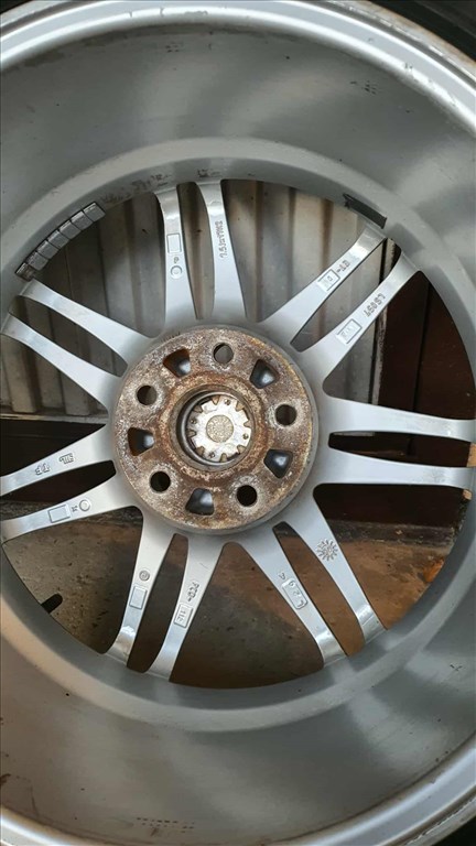  5x112 lyukosztású 17" használt alufelni, rajta 225/45 újszerű Goodyear téli gumi gumi  7. kép