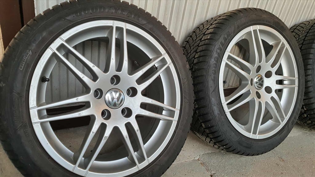  5x112 lyukosztású 17" használt alufelni, rajta 225/45 újszerű Goodyear téli gumi gumi  1. kép