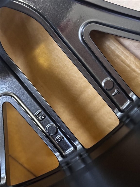 R20 Original Mercedes 9J ET34 - A2234013800 / A223 401 3800 1db felni alufelni 3. kép