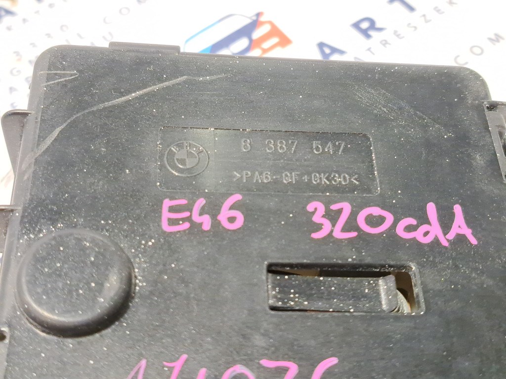 BMW E46 kis biztosítéktábla pozitív kábel biztosíték doboz 3. kép