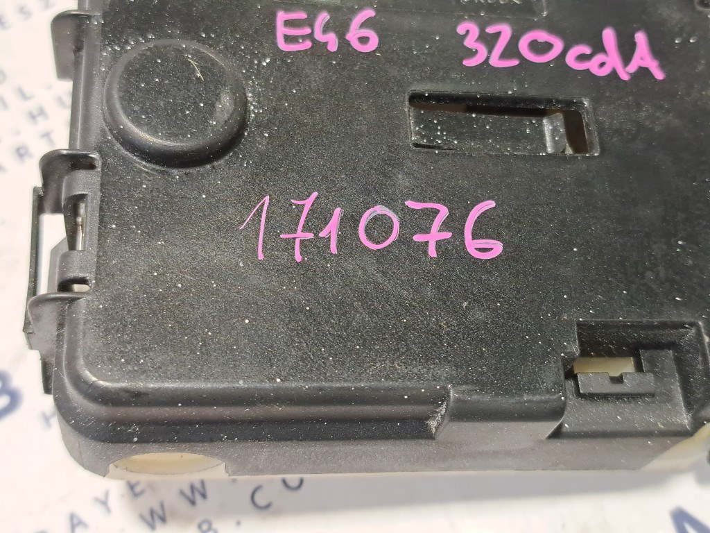 BMW E46 kis biztosítéktábla pozitív kábel biztosíték doboz 5. kép